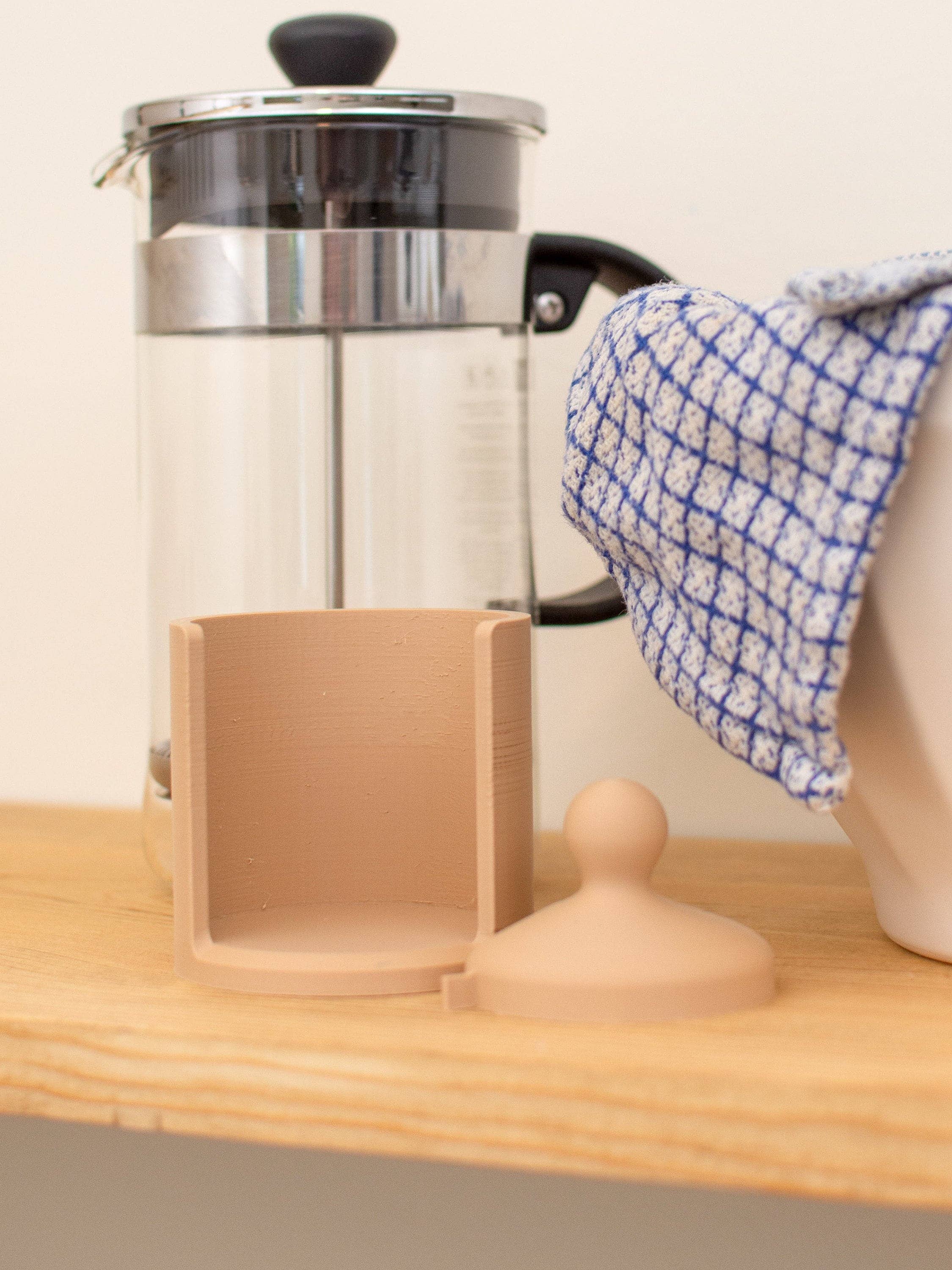 Clever Contraptions - Wholesale Kitchen Tool/Gadget - Aeropress Filter Holder | Dispenser for Aeropress Round Coffee Filters5