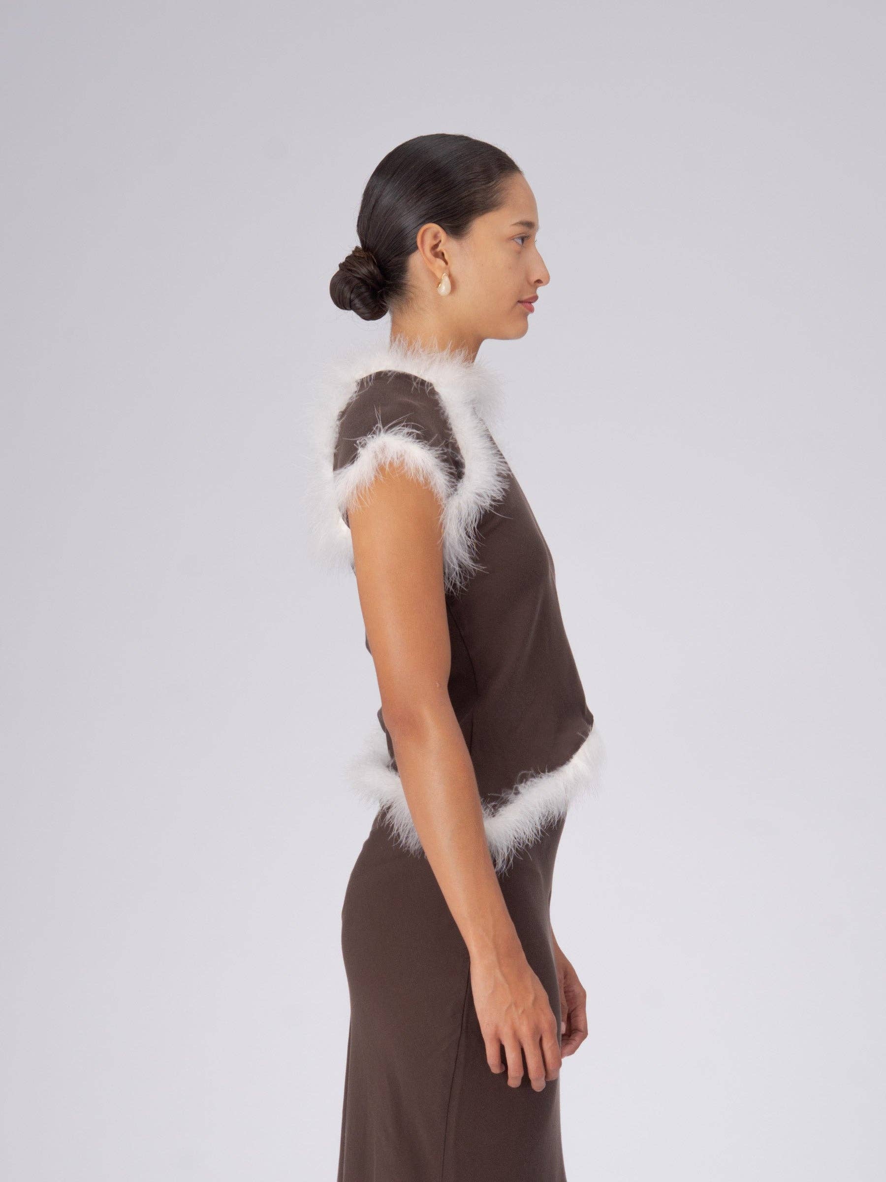 CARMEN SAYS – wholesale Blouse – Women’s – Top de plumas marrón balanceado3