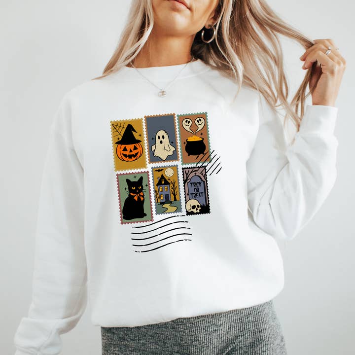 Halloween-Briefmarken-Sweatshirt – Süßes gruseliges Herbst-Shirt für den Großhandel von The Boho Haus