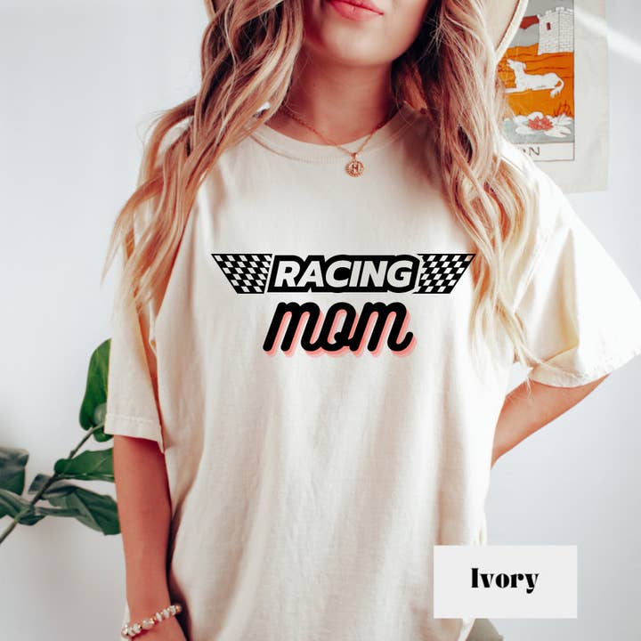 T-shirt Racing Mom, Moto Mom, T-shirt Driving Mom pour la vente par Woven Wonder Apparel