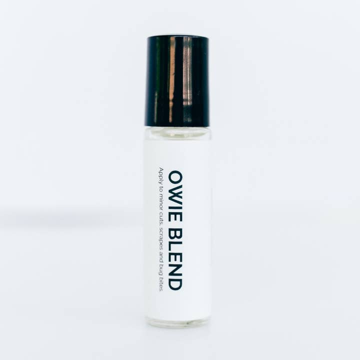 Owie Blend ~ Huile essentielle à bille pour la vente par Some Call Me Crunchy.