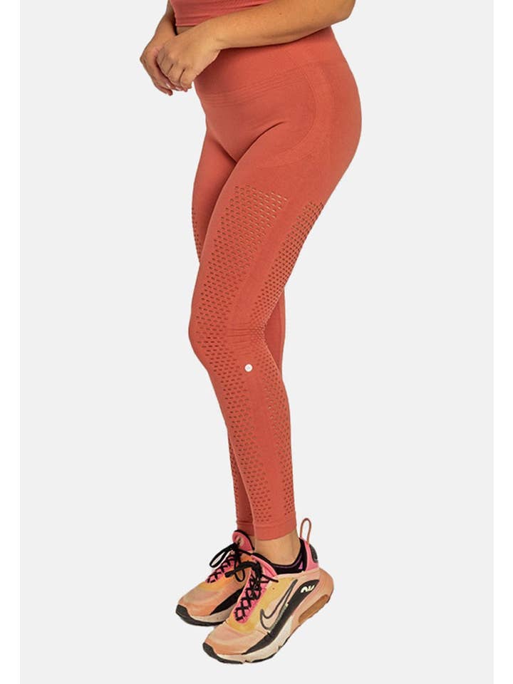 Anaissa - Wholesale Sport-/loungelegging - Dames - Naadloze compressiebroek met opengewerkte details, Naya3