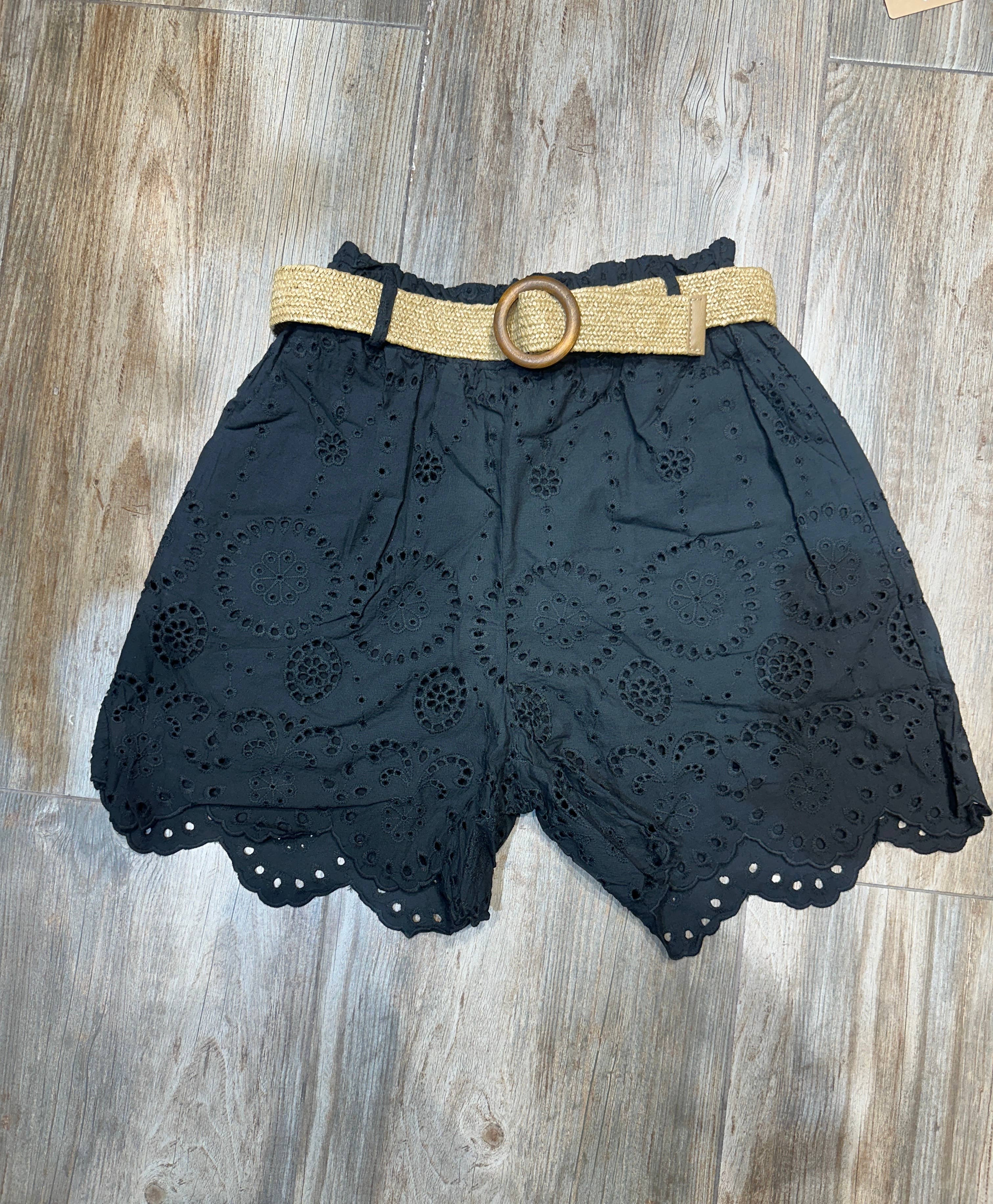 LÉA & LUC - Wholesale Shorts - Women's - Broderie anglaise shorts in 100% cotton REF. 250242