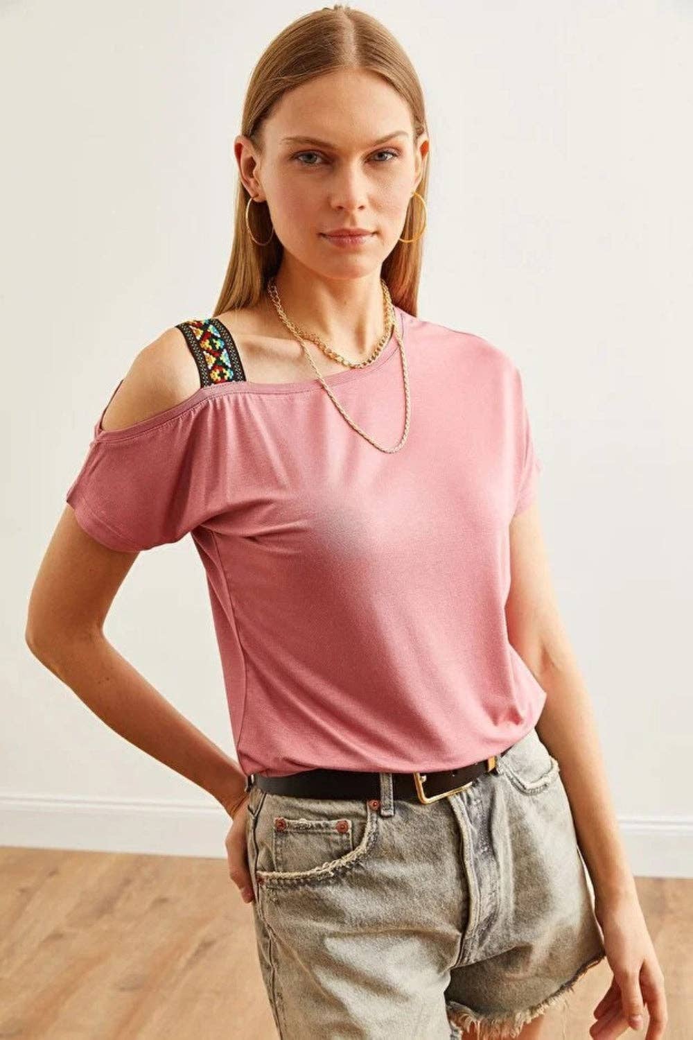 Hoxton Gal – wholesale Blouse – Women’s – One-Shoulder Ethnic-Trim Blouse6