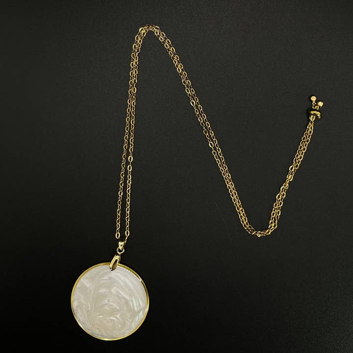 Fairy Liora handgemaakte ronde hanger met verstelbare ketting voor wholesale door Jolie Fée