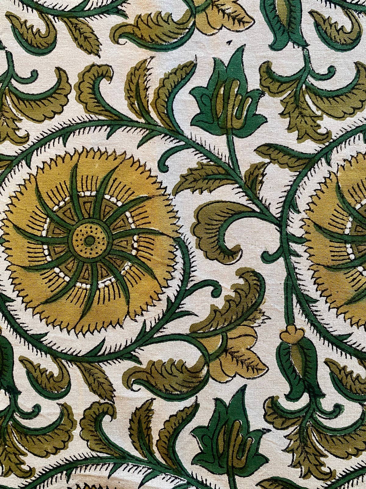 Maison Lilo – Engroshandel Dug – Maxi dug med blockprint Mandala okker/kaki 220x270 cm1