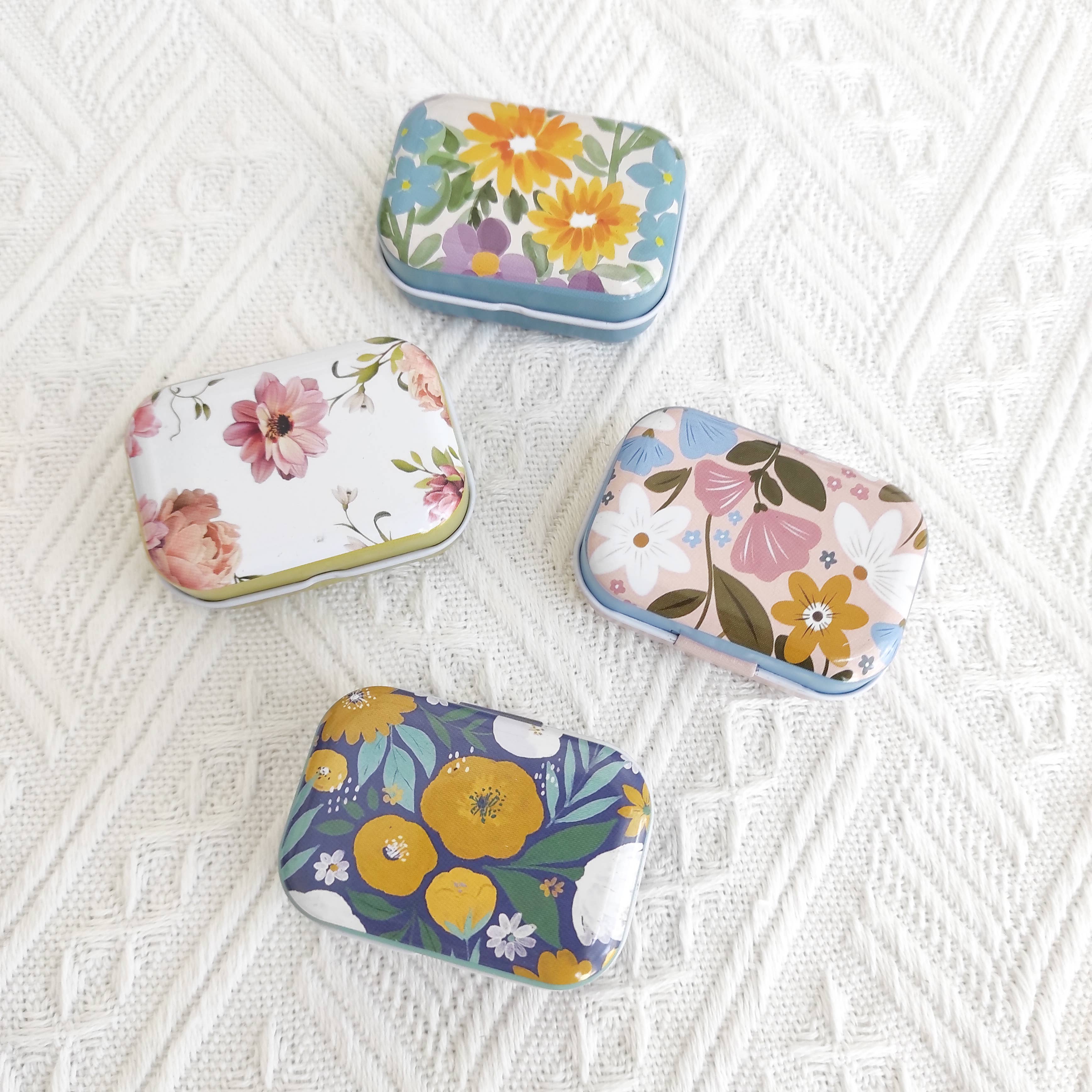 SChandworks - Wholesale Embroidery/Cross Stitch Supplies - Small Magnetic Needle Case 7