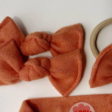 Showgirl Fuzzy Orange BloomCLIPS o Fascia in Nylon per la vendita all'ingrosso da parte di Bloom Headwraps