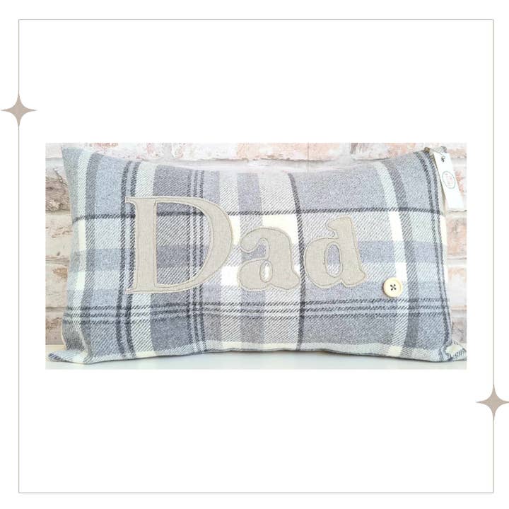 Coussin de la collection Signature pour la fête des pères pour la vente par Sweet Williams