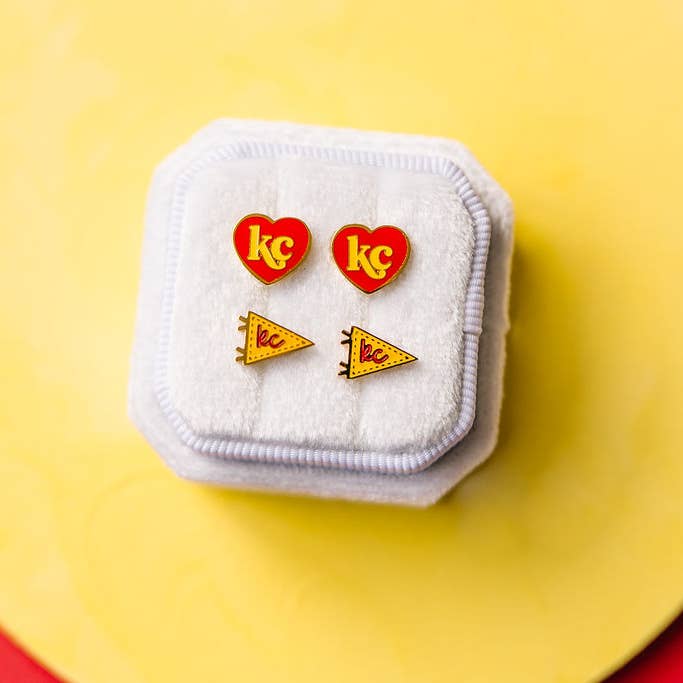 Desert Peach - Wholesale Stud/Post Earrings - Kansas City Chiefs Heart Stud Earrings
