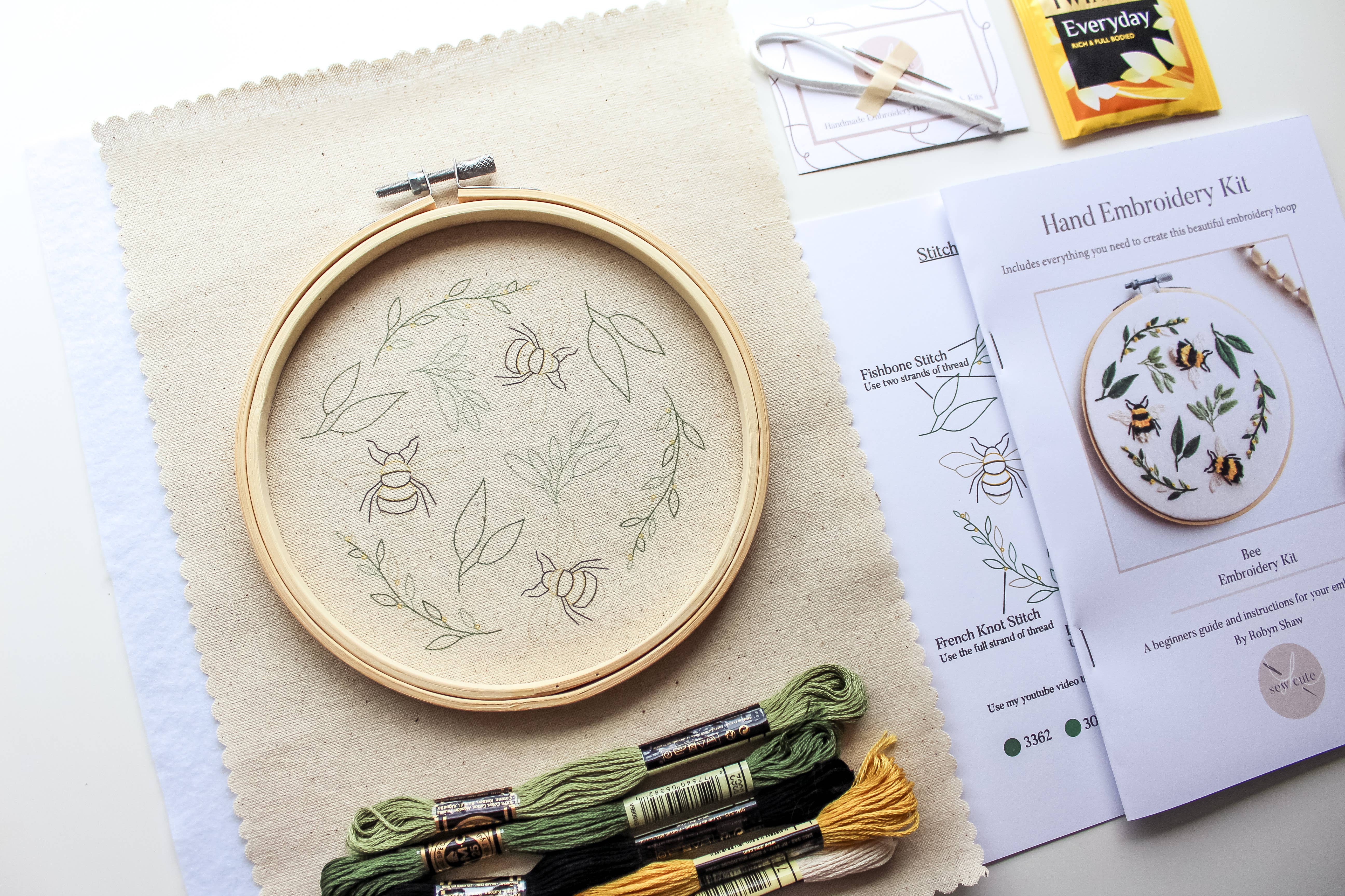Oh Sew Cute By Robyn – wholesale Embroidery/cross-stitch supplies – Bee Hand Embroidery Craft Kit3
