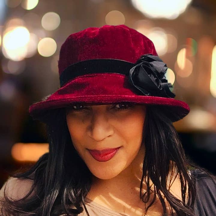 Peak & Brim Hats – Chapéu cloche - Mulher por atacado – Chapéu Cloche Estilo Cloche Vermelho & Preto, Verity