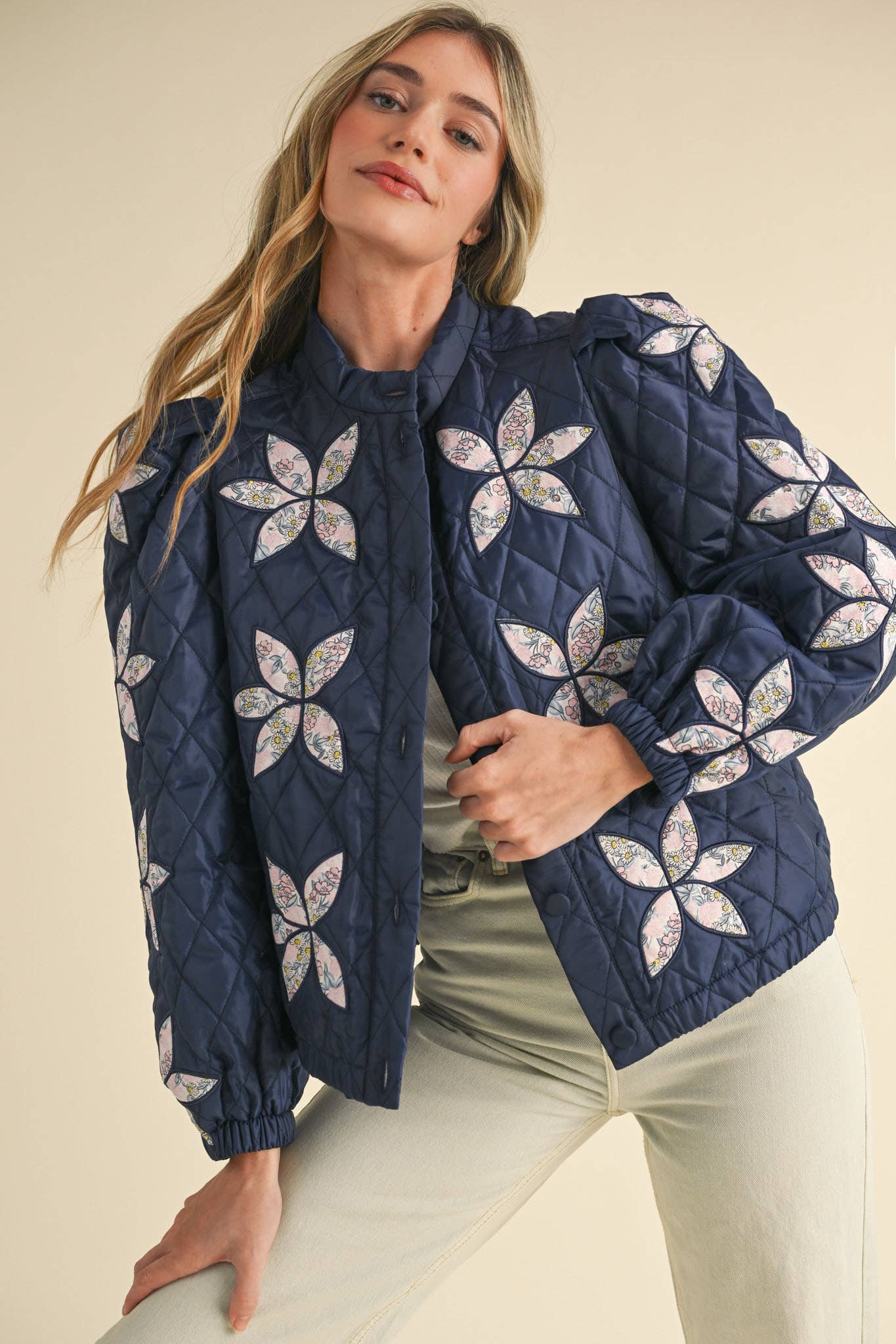 &MERCI - Wholesale Jacket - Women's - QUILTED JACKET WITH FLORAL PATCHWORK MJK330012