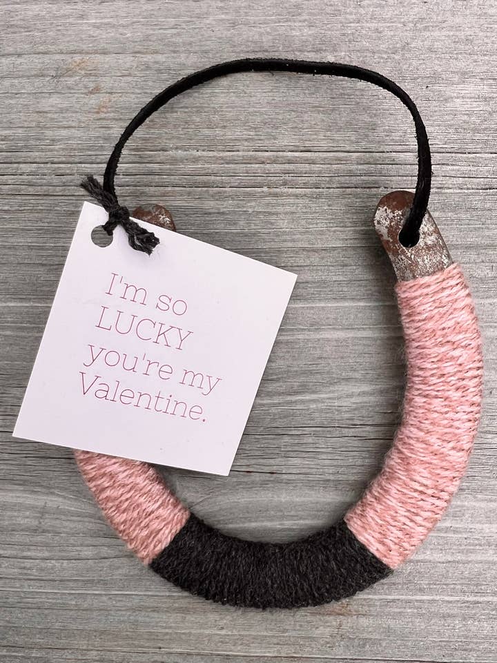 Upgecycelte LUCKY Hufeisen für den Großhandel von Bear + Scout