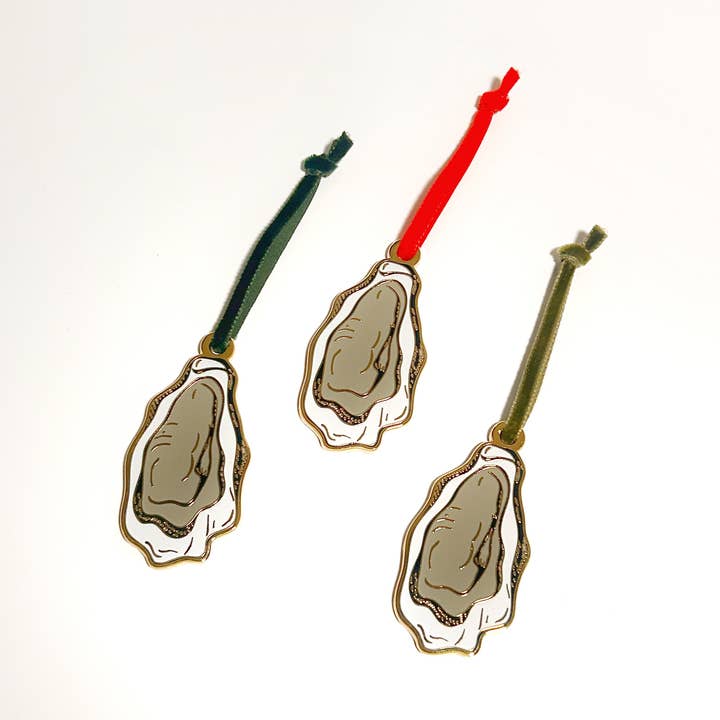 Ornement en émail d'huîtres pour la vente par Statement Goods