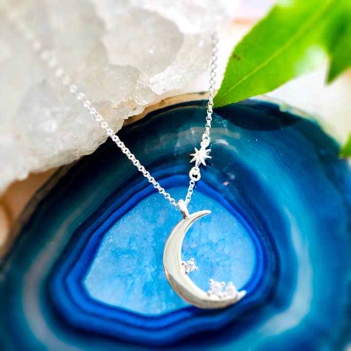 Collares colgantes Luna para venta al por mayor de Howling Dog Artisan Jewellery