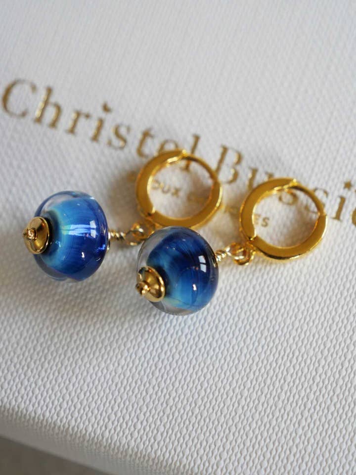 Isis Ocean blaue Mini-Creolen für den Großhandel von CHRISTEL BUSSIERE