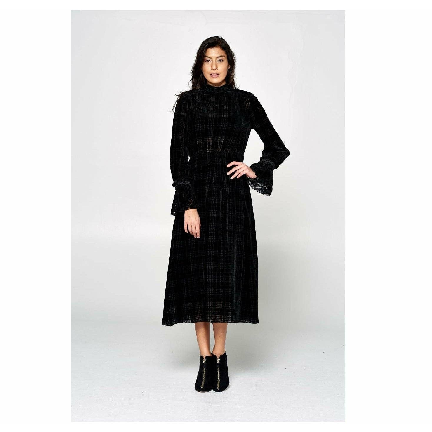 HottieandLord – wholesale Dress – Women's – High neck Houndstooth Velvet Midi dress2