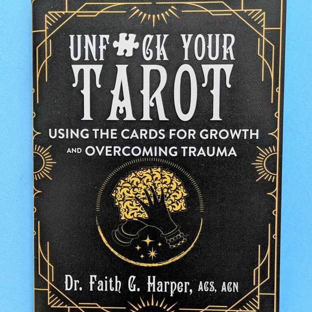 Unfuck Your Tarot : Utiliser les cartes pour grandir (Zine) pour la vente par Microcosm Publishing & Distribution