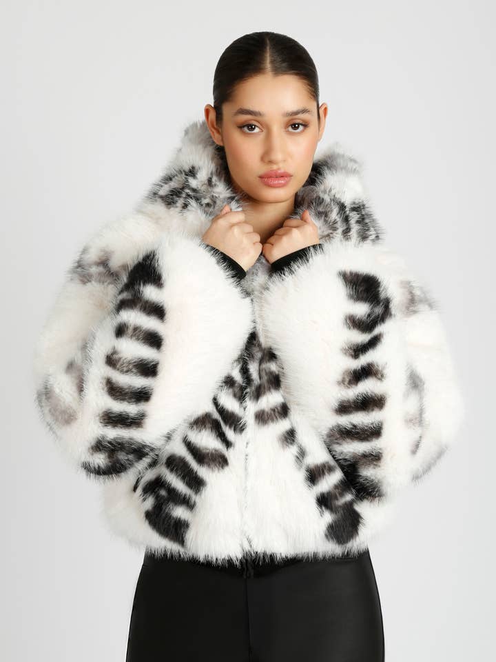 Chandail à capuchon réversible en fausse fourrure Galena JLS pour la vente par Blanc Noir