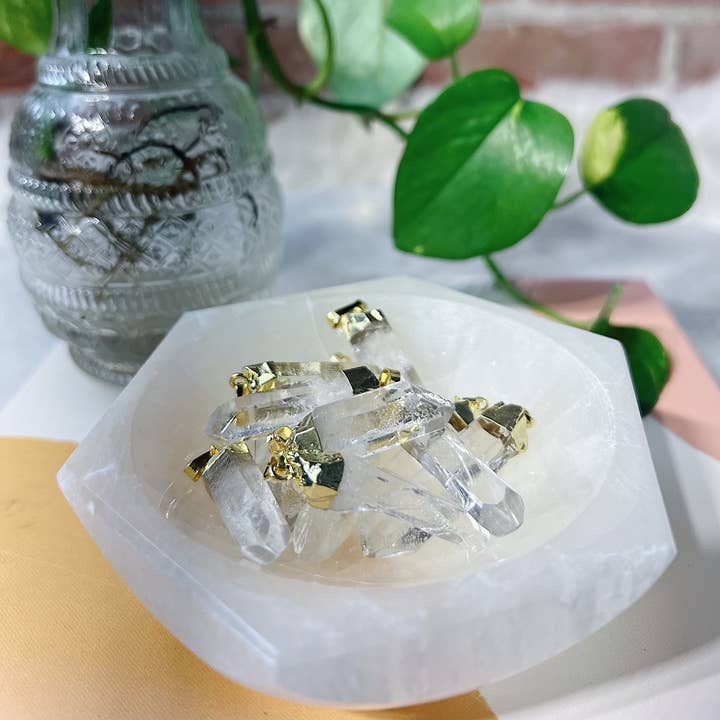 Colgante de cuarzo transparente elegido intuitivamente para venta al por mayor de Wild Alabaster