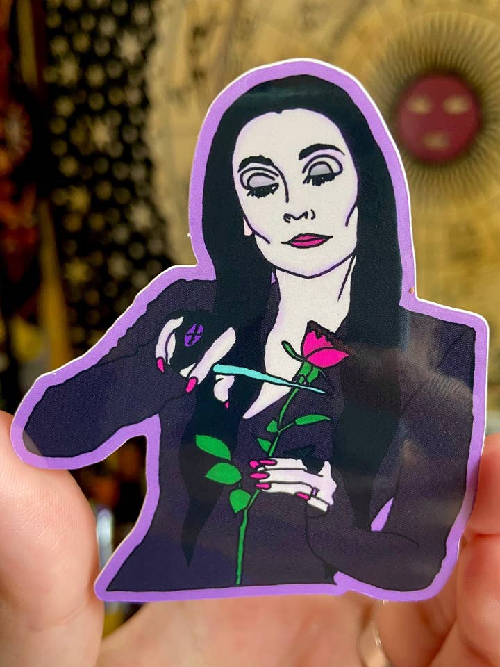 Adesivo per bottiglia d'acqua Morticia Loves Roses per la vendita all'ingrosso da parte di Haunted Fembot