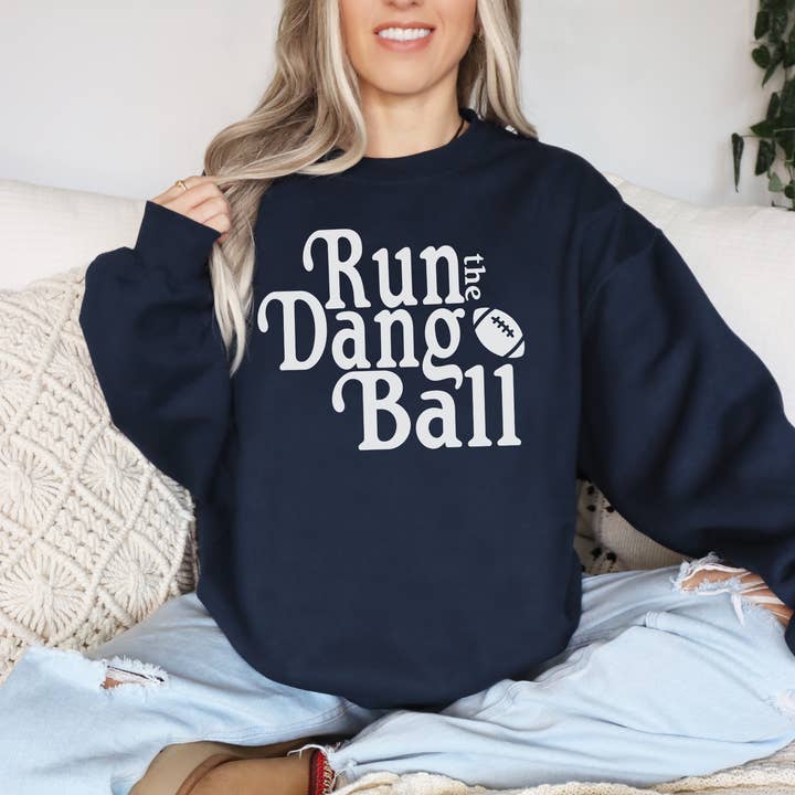 Hey Jude Graphic Tees – Engroshandel Grafisk Sweatshirt - Dame – Run The Dang Ball Sweatshirt
