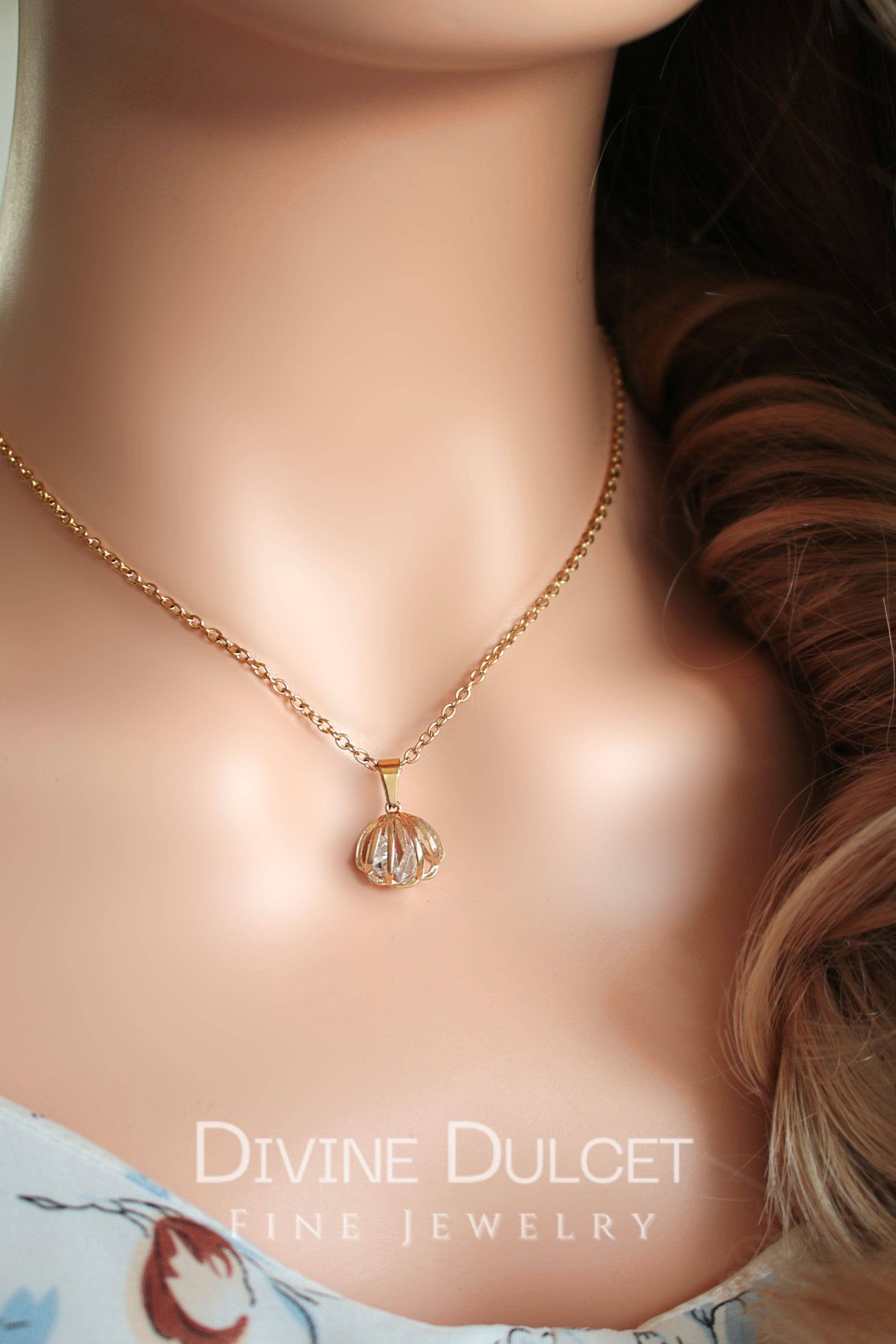 Divine Dulcet - Wholesale Pendant/Charm Necklace - “Ocean Treasure” | 24 Karats Seashell Necklace1