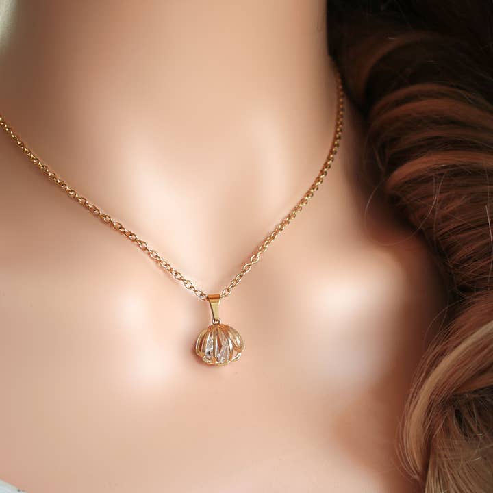 Divine Dulcet - Wholesale Pendant/Charm Necklace - “Ocean Treasure” | 24 Karats Seashell Necklace1