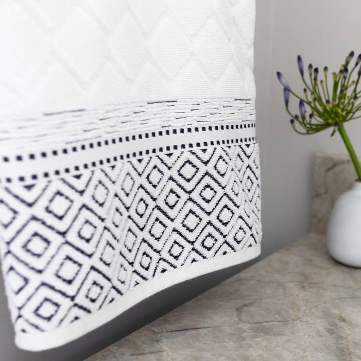 Pine & Palm Home - Wholesale Bath Towel - Turkish Cotton Quick-Dry Ikat Pattern Bath Towel for Summer