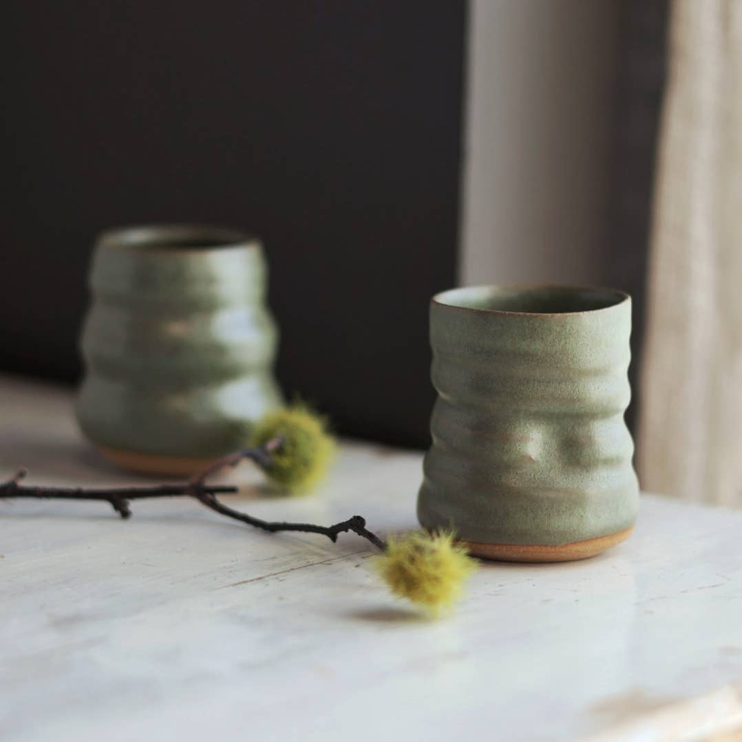 Gravesco Pottery - Vendita all'ingrosso Bicchiere/tazza - Scelta dell'Artista Piccoli Sorsi Tazzina da Shot in Ceramica Verde Salvia5