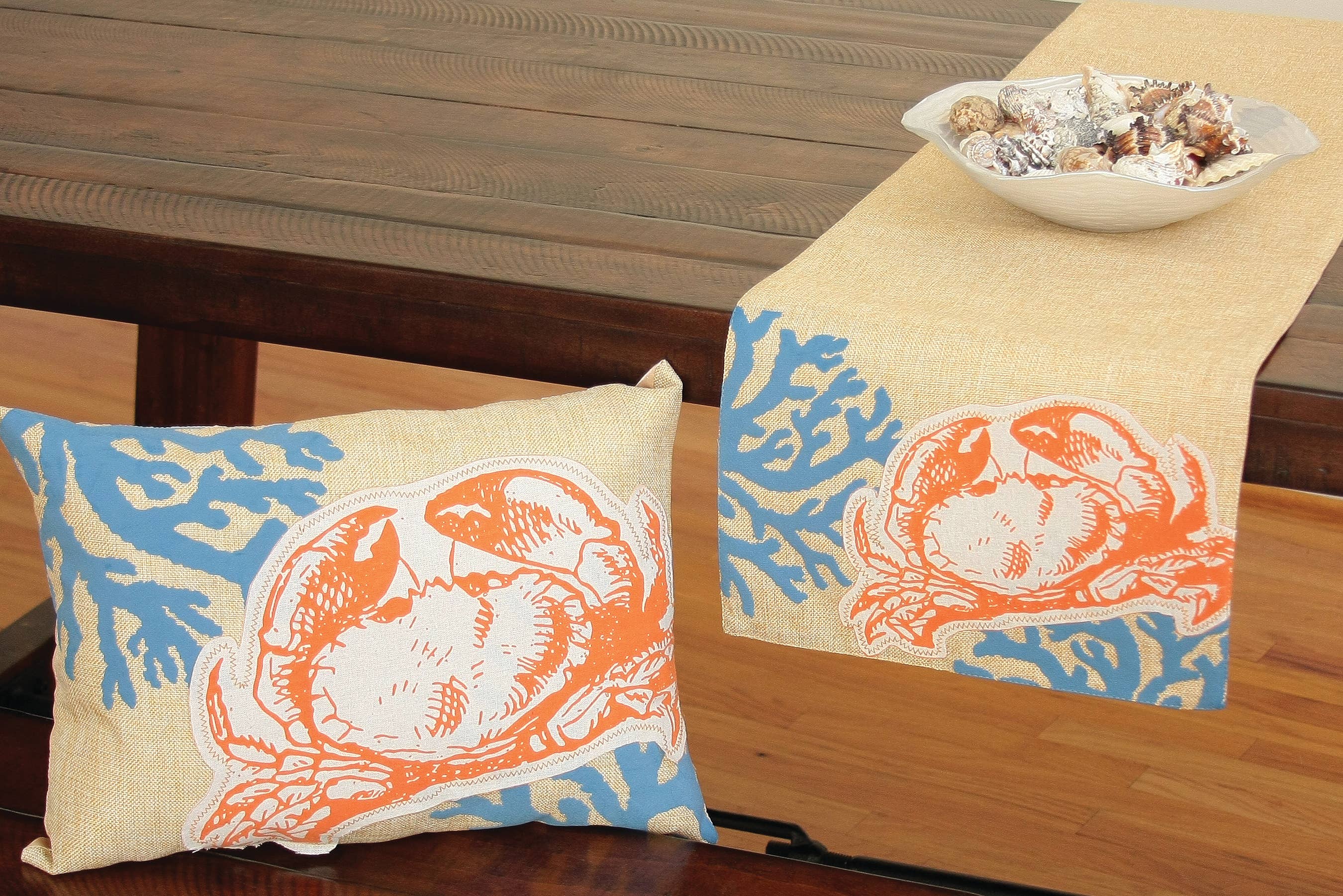 Xia Home Fashions & Manor Luxe - Wholesale Tafelloper - Applique Krab met print Coral Coastal tafelloper1