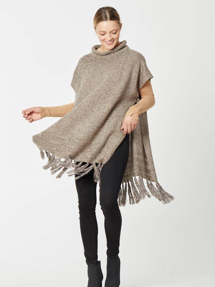 Poncho à col roulé en tissu chiné pour la vente par Do Everything In Love®