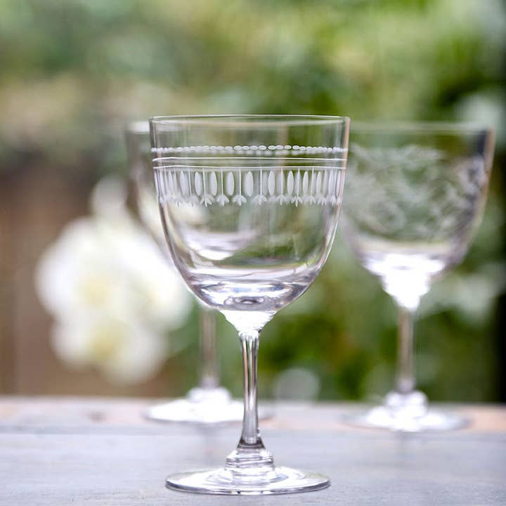 The Vintage List – Großhandel Weingläser – Ein Set von sechs Kristall-Weingläsern mit ovalem Design