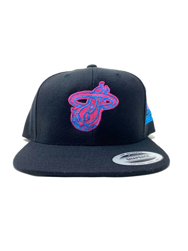 D.A.D.E. Hot Stuff Snap back pour la vente par Down And Dirty Ethics