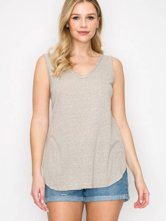 10436SL81 - ÄRMELLOSES, EINFARBIGES TOP MIT V-AUSSCHNITT UND SEITLICHEM SCHLITZ für den Großhandel von A.gain