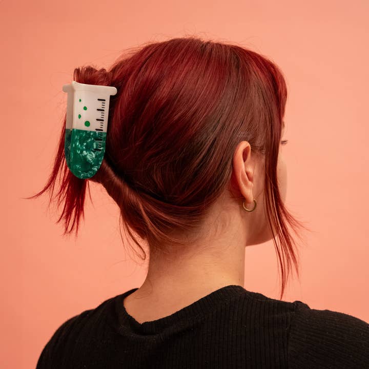 Haarklauw met reageerbuis voor wholesale door COLETTE BERNARD