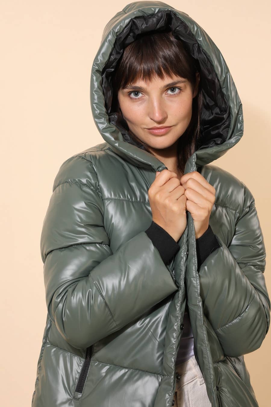 Attrait Paris - Vente Doudoune – femme - Doudoune courte matelassée à capuche bord cotes métallisée13