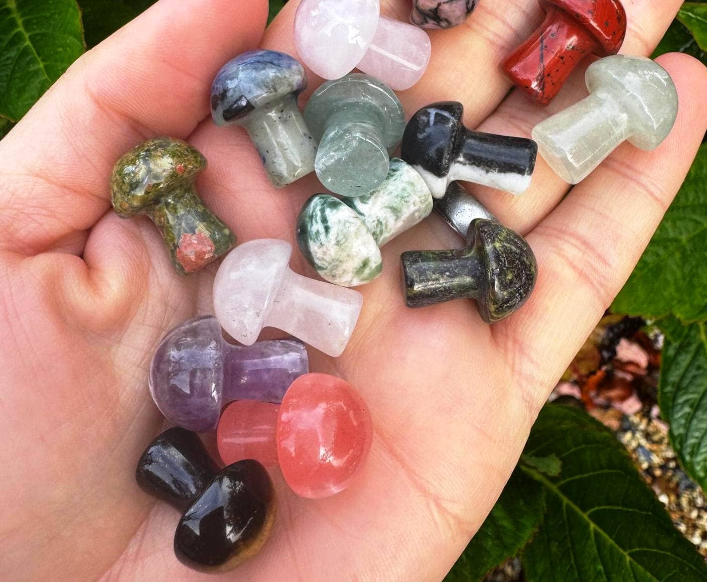 Elf Kendal Hippies - Vente Pierre et cristal de spiritualité - champignon pierre précieuse 2cm cristal de champignon prix par pierre Royaume-Uni5