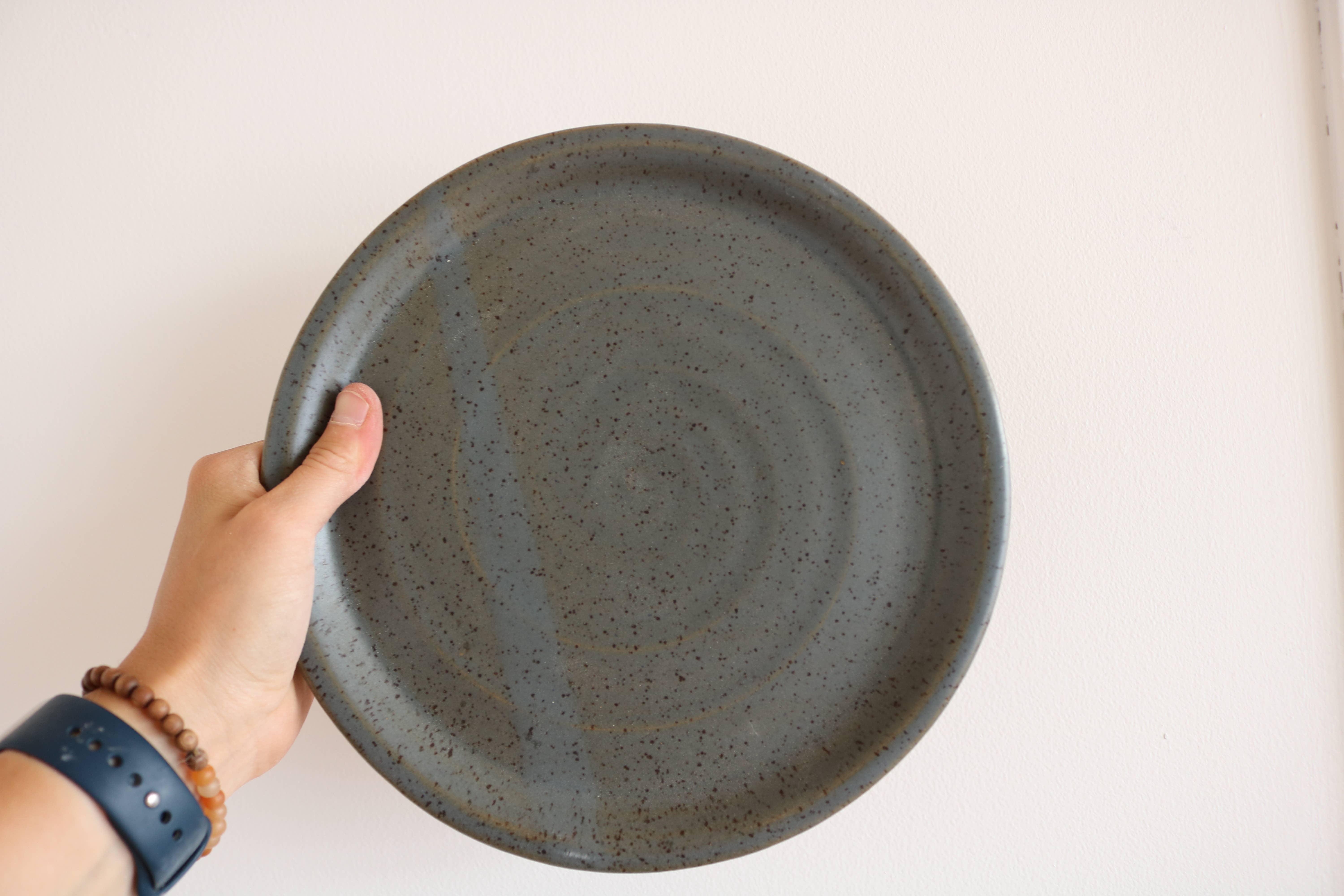 KJ Pottery - Wholesale Borden - Handgemaakte dinerborden van ijzerrood steengoedklei10