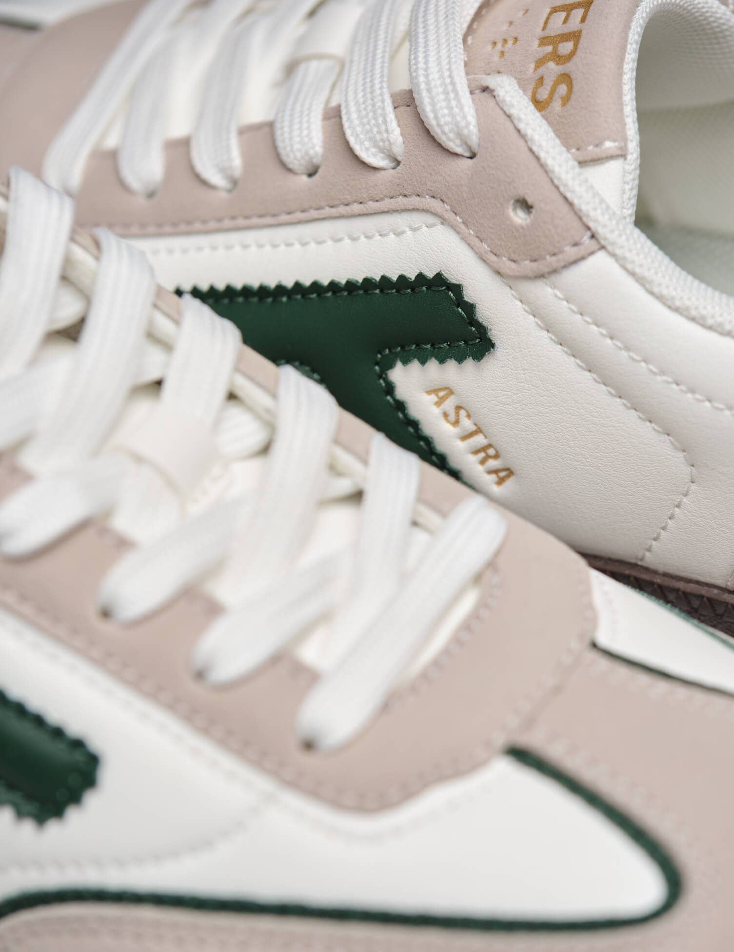 Timpers - Vente Baskets de sport – unisexe - Baskets blanches véganes conçues par des personnes en situation de handicap4