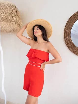 Tuta La Habana Rouge per la vendita all'ingrosso da parte di she is wild