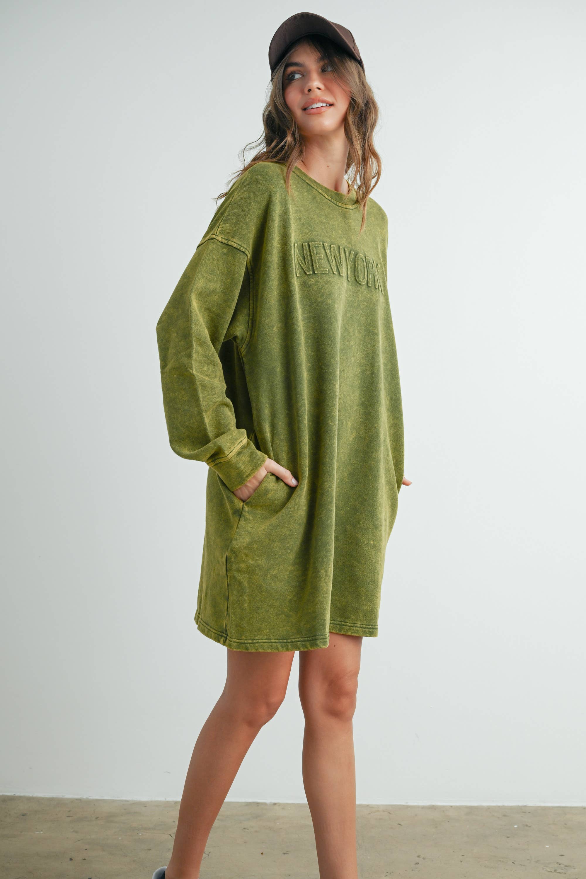 BUTTERMELON – Engroshandel Kjole - Dame – Lang acid wash sweatshirt-kjole - BMD753825