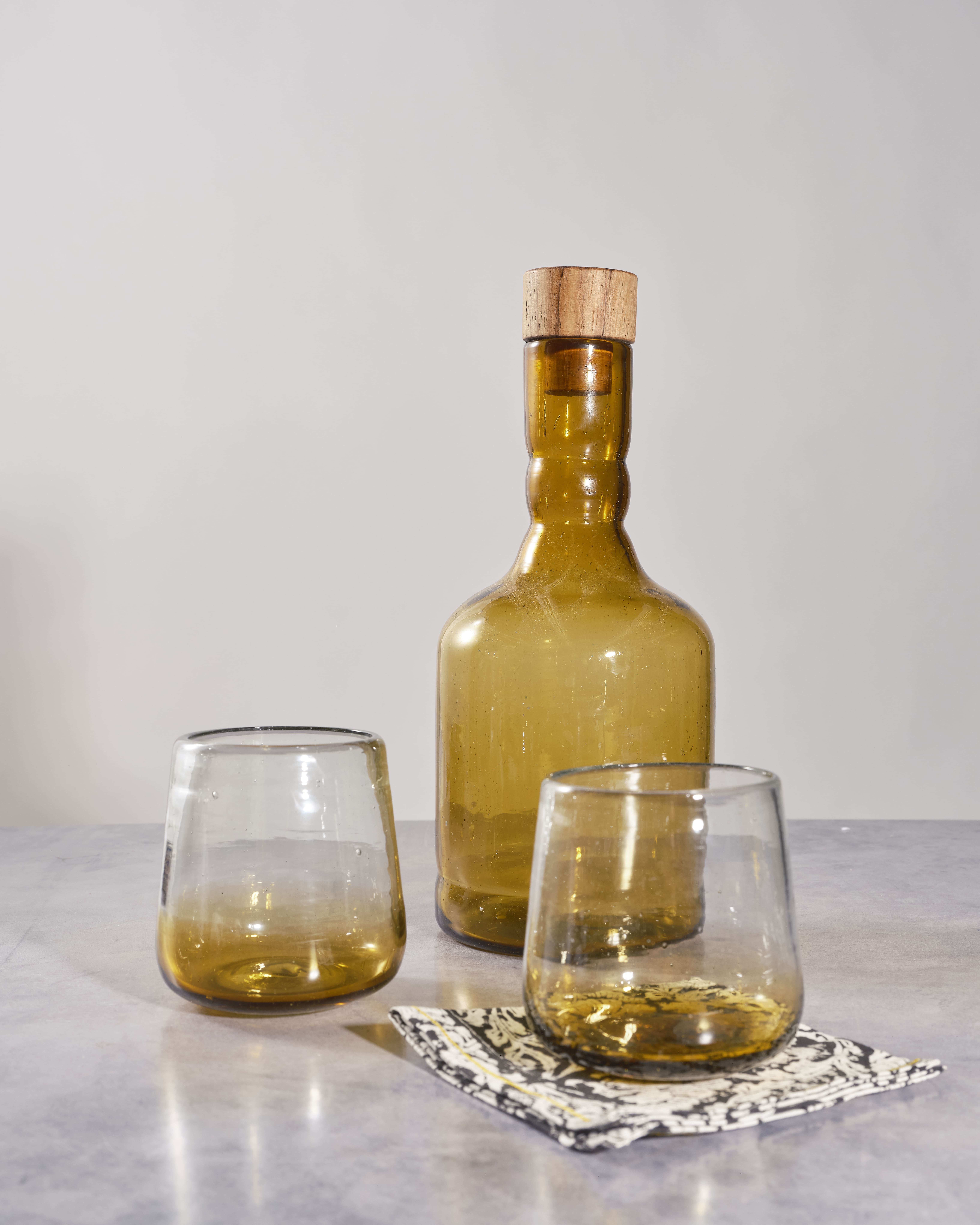 Sobremesa – wholesale Dekanter – Bärnstensfärgad glasflaska med topp, brun karaff, handblåst1