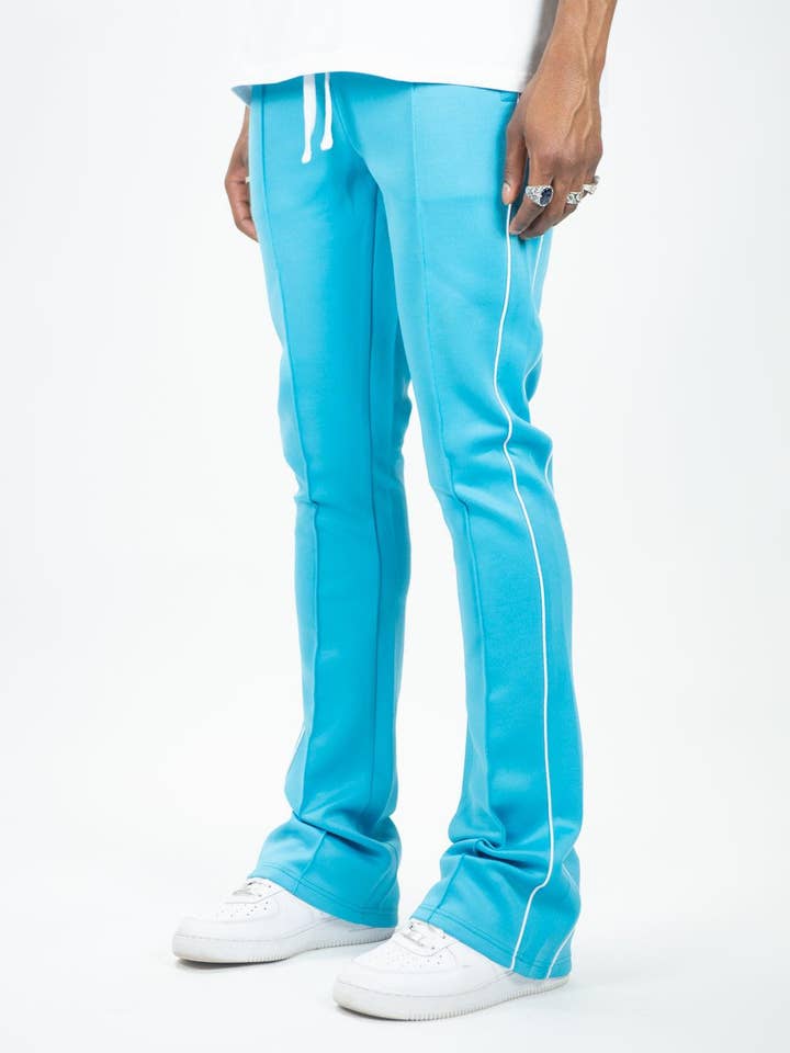 470 gestapelte Trainingshosen im Großhandel für den Großhandel von Rebel Minds