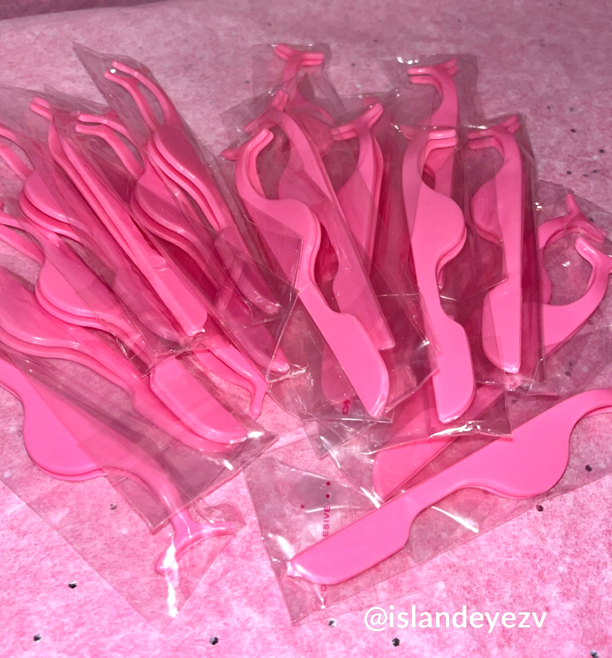 Island Eyez Vendor - Vendita all'ingrosso Pinzette - Pinzette rosa per applicazione ciglia all’ingrosso1