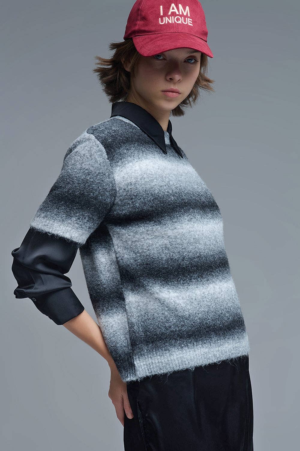 GRAU Kurzarm-Ombré-Gestreifter Pullover in Grau für den Großhandel auf Faire0