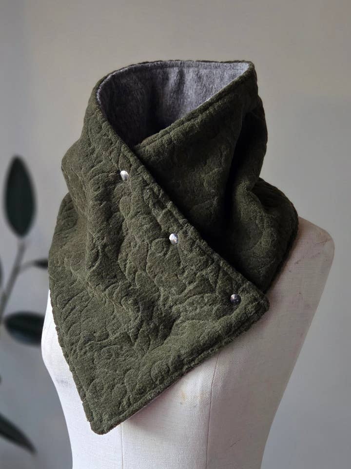 Snap Cowl-Olivblommig Smal Passform för wholesale av Grandma Skills