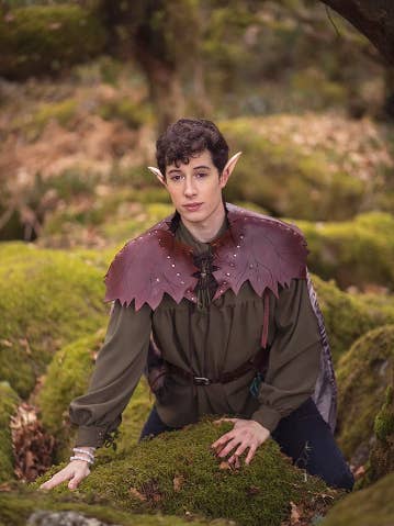 Op de schouders geïnspireerde pantser van Gorget Leaf van elfenleer voor wholesale door Costurero Real