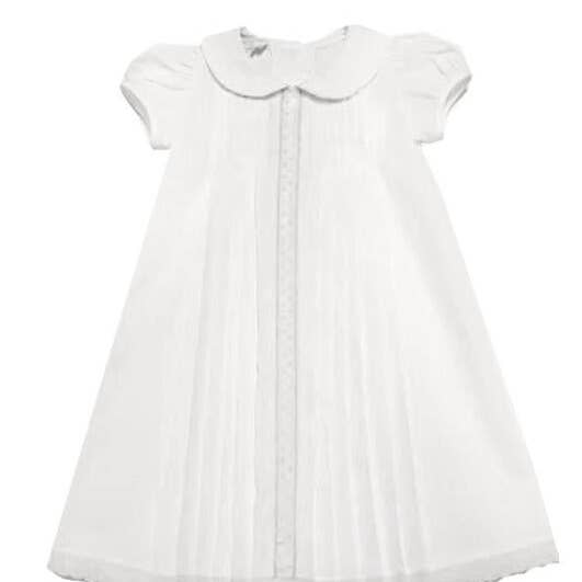 Robe blanche plissée pour bébé fille pour la vente par Marco and Lizzy